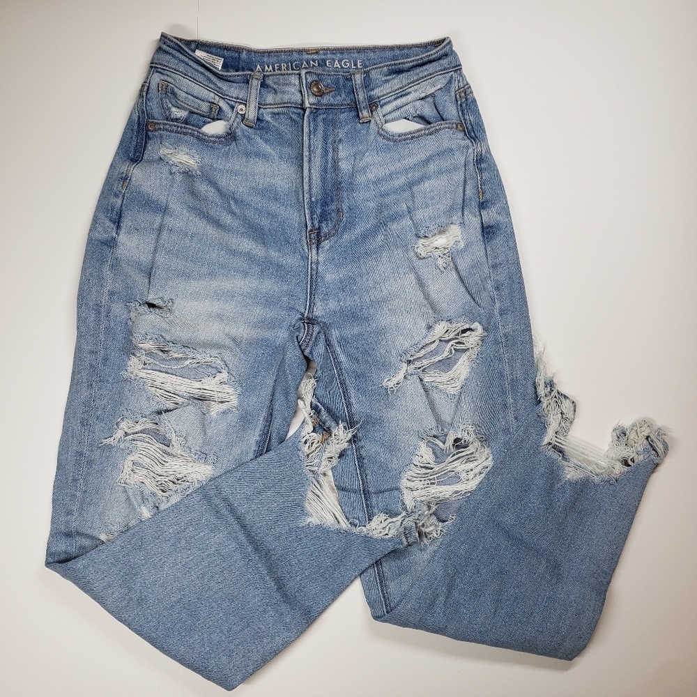 American Eagle Outfitters Women's Blue Distressed Mom Jeans Size 0 Short